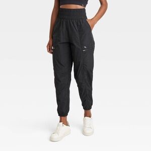 Black Women's High Rise Relaxed Leg Full Cargo Pants Midweight